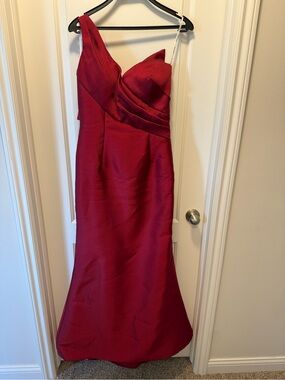 One-Shoulder Red Evening Dress with Draped Bodice